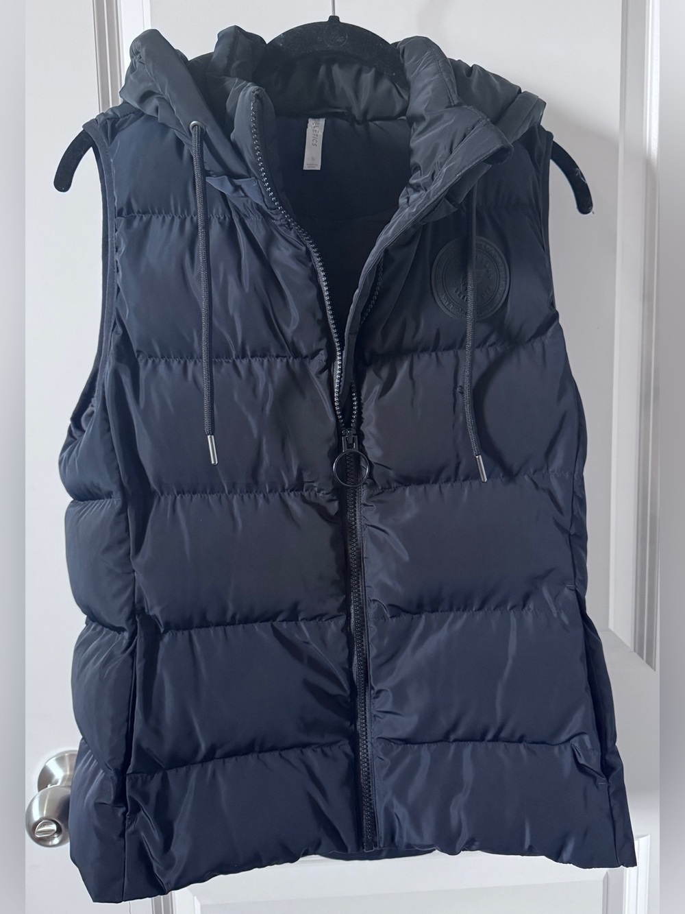 NWOT-Fabletics Wander Puffer Vest featuring a detachable hood-Black-Small-Woman